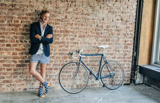 homme-vélo-tenue-sous-vetement-chic